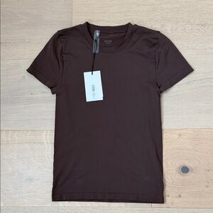 Aritzia Seamless Short Sleeve Tee